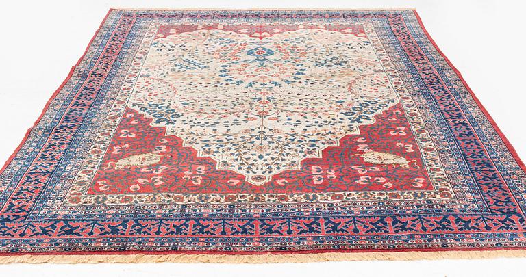 An antique Tabriz carpet, ca 333 x 223 cm.