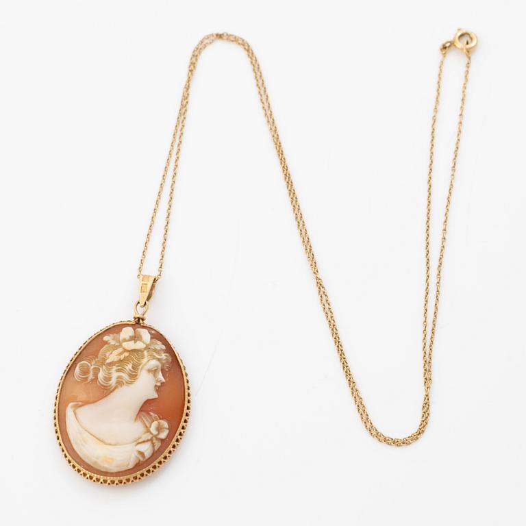 Pendant, 18K gold with a shell cameo and chain, 18K gold.