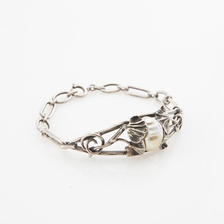 Armband Jugend 1900-talets början silver och barockpärla.