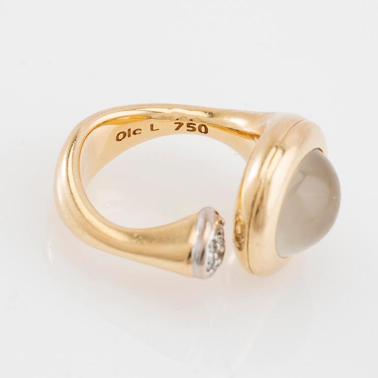 Ole Lynggaard, Ring "Emeli" 18K rose and white gold with a cabochon-cut moonstone and round brilliant-cut diamonds.