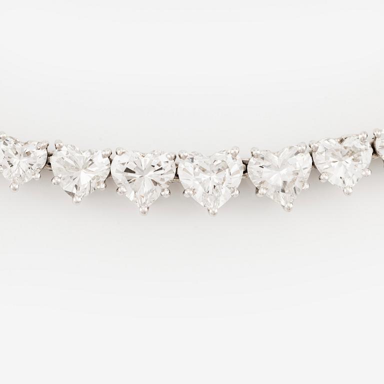 Harry Winston collier platina med hjärtformade briljantslipade diamanter.