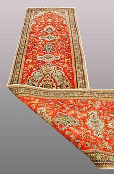 GALLERIMATTA, Figural Täbris, ca 395 x 88 cm.