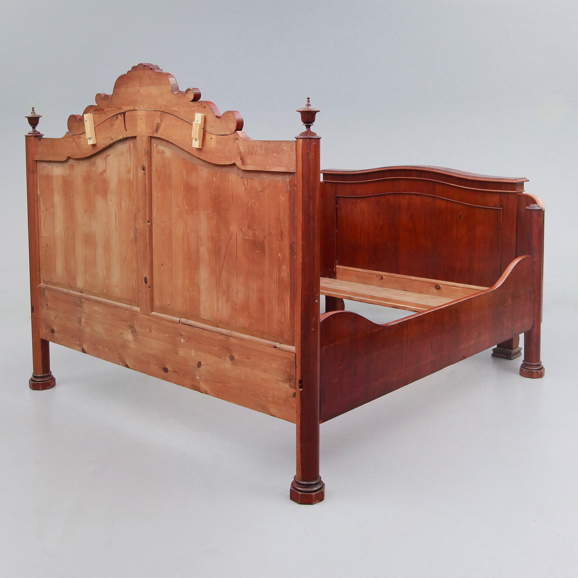 SÄNG, sk Imperialsäng, 1800-talets andra hälft.