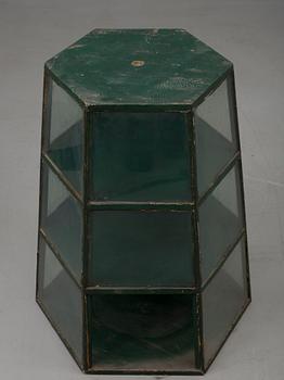 GLASVITRIN, 1900-talets början.