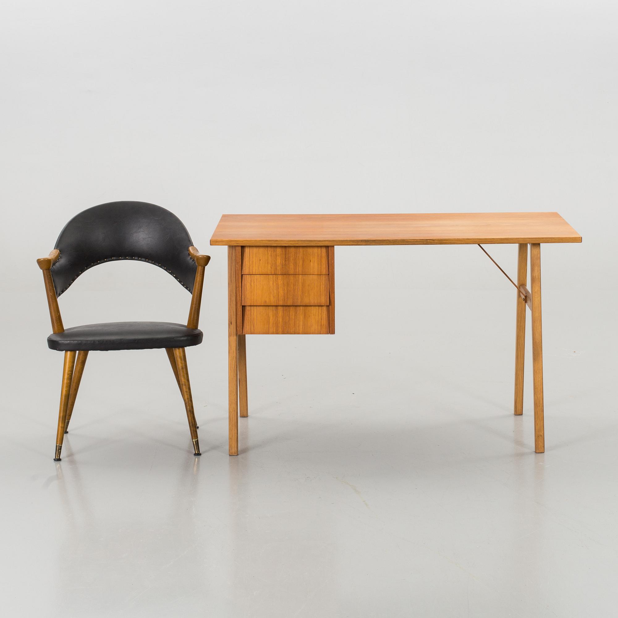 SKRIVBORD MED STOL. 1900-talets mitt.