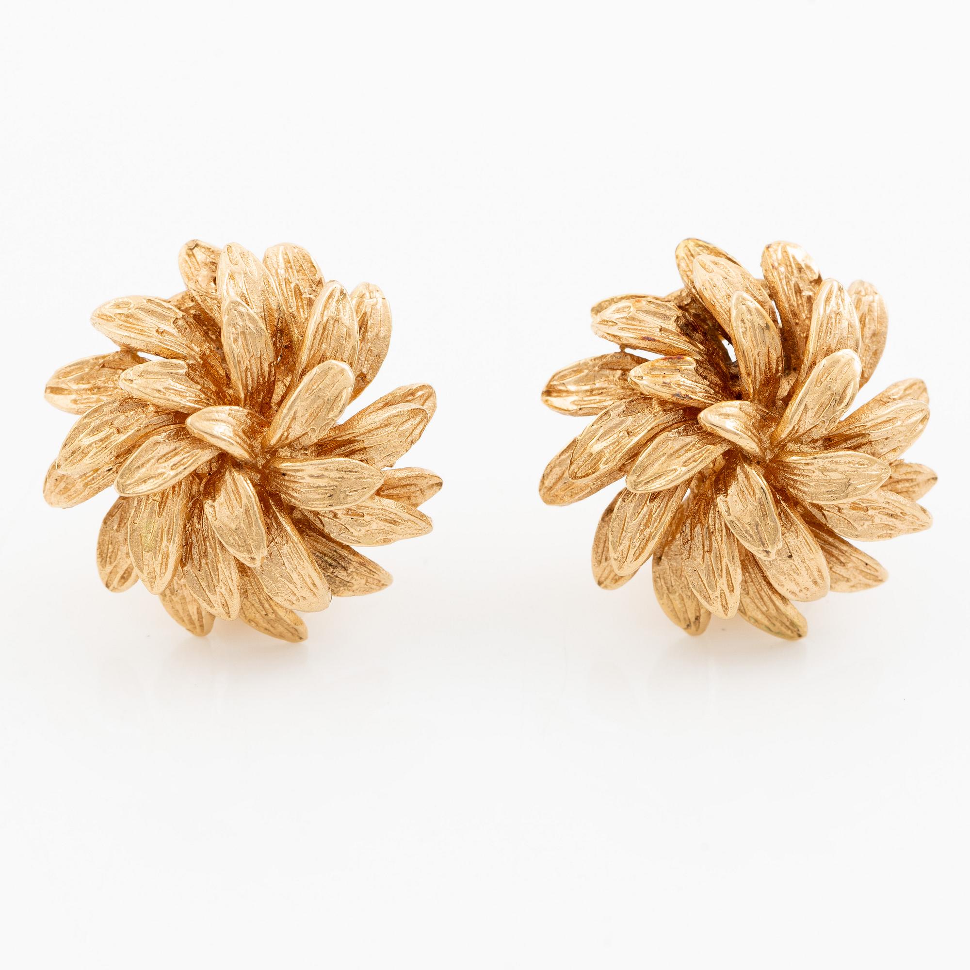 Earrings, 18K gold in the form of leaves.
