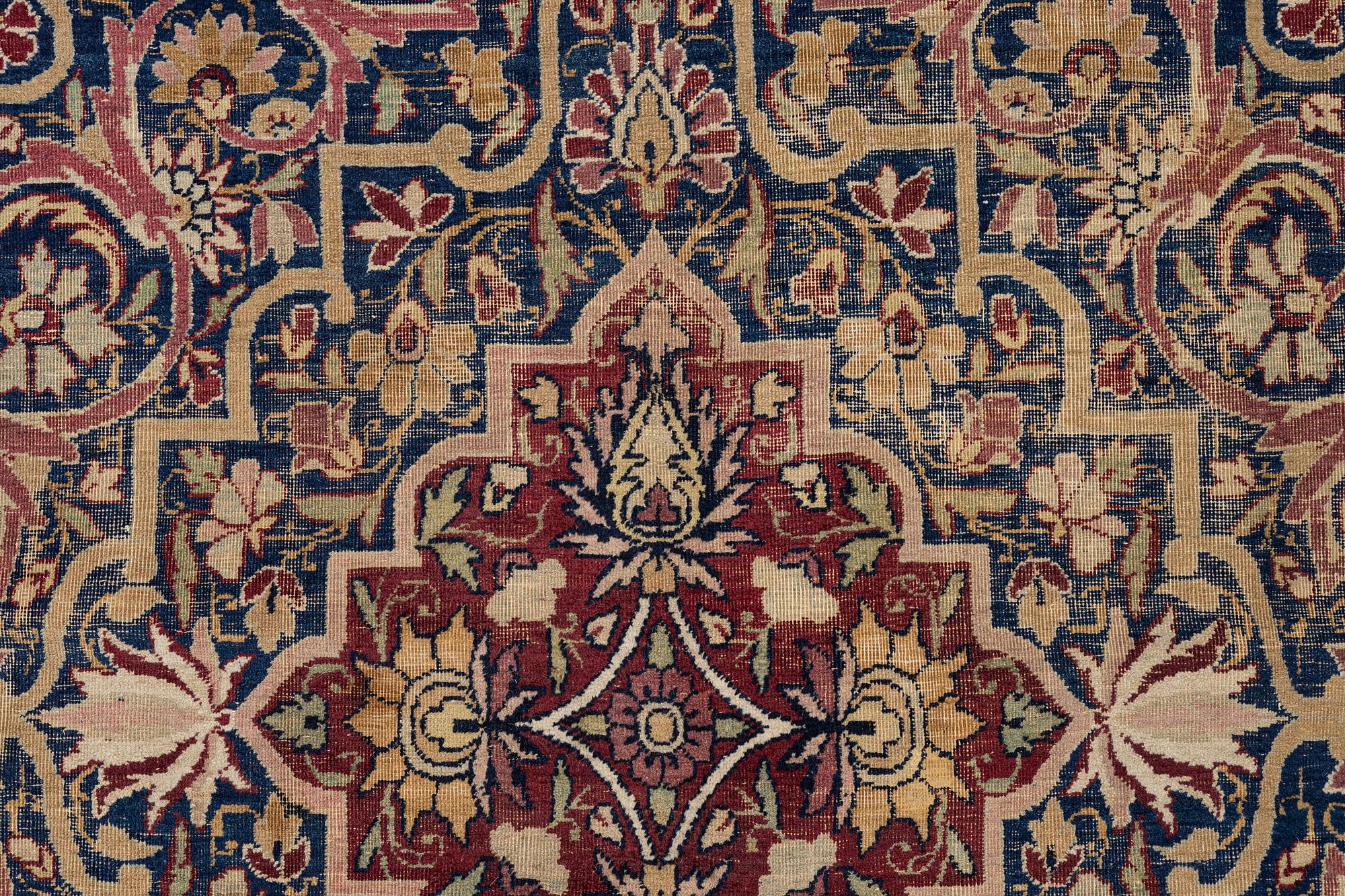 Matta, antik Kirman Laver,  Södra Persien, ca 330 x 278 cm.