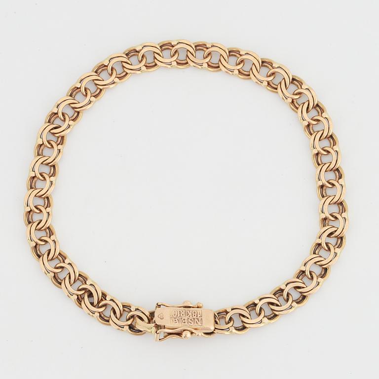 18K gold bracelet.