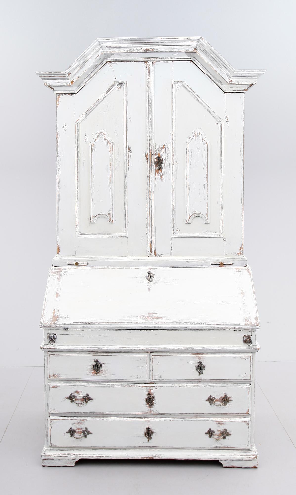 SNEDKLAFFSSKÅP, barock,  1700-tal.