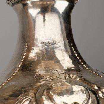 SKÅL PÅ FOT, silver, jugend, CG Hallberg, 1908. Vikt ca 643 gram.