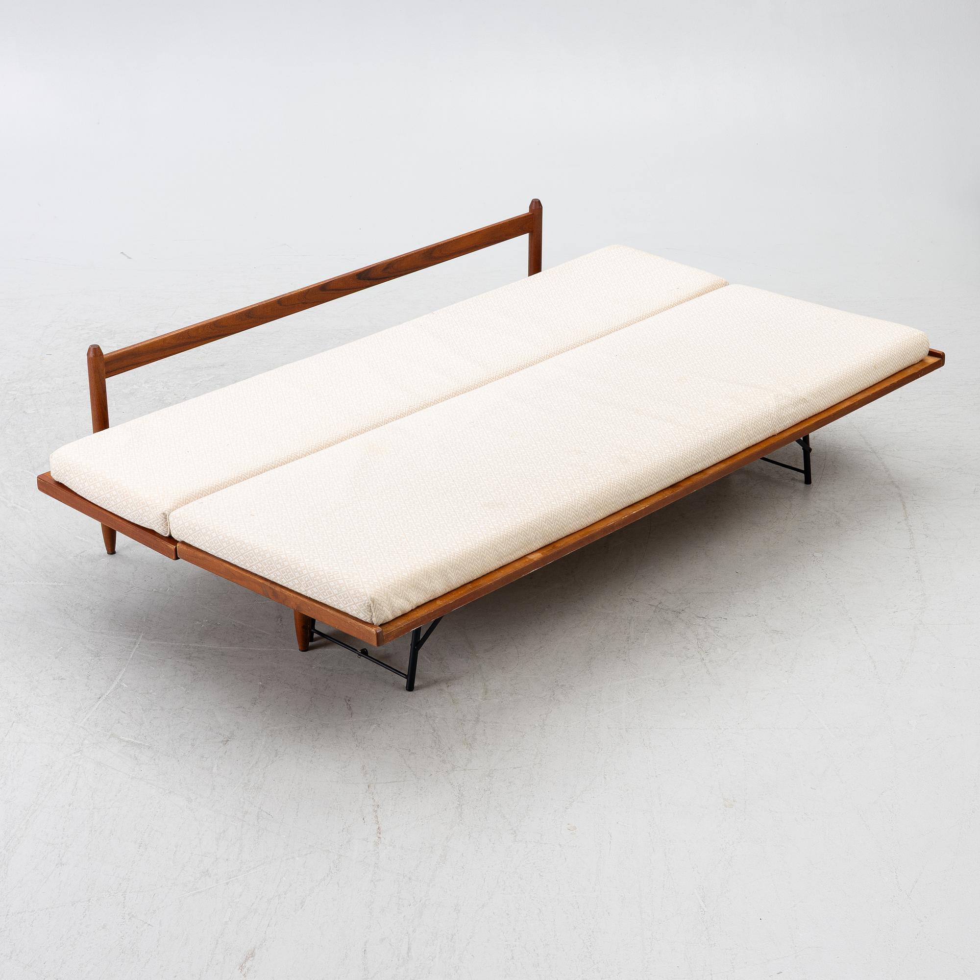 A 1950's/60's sofa/foldable bed.