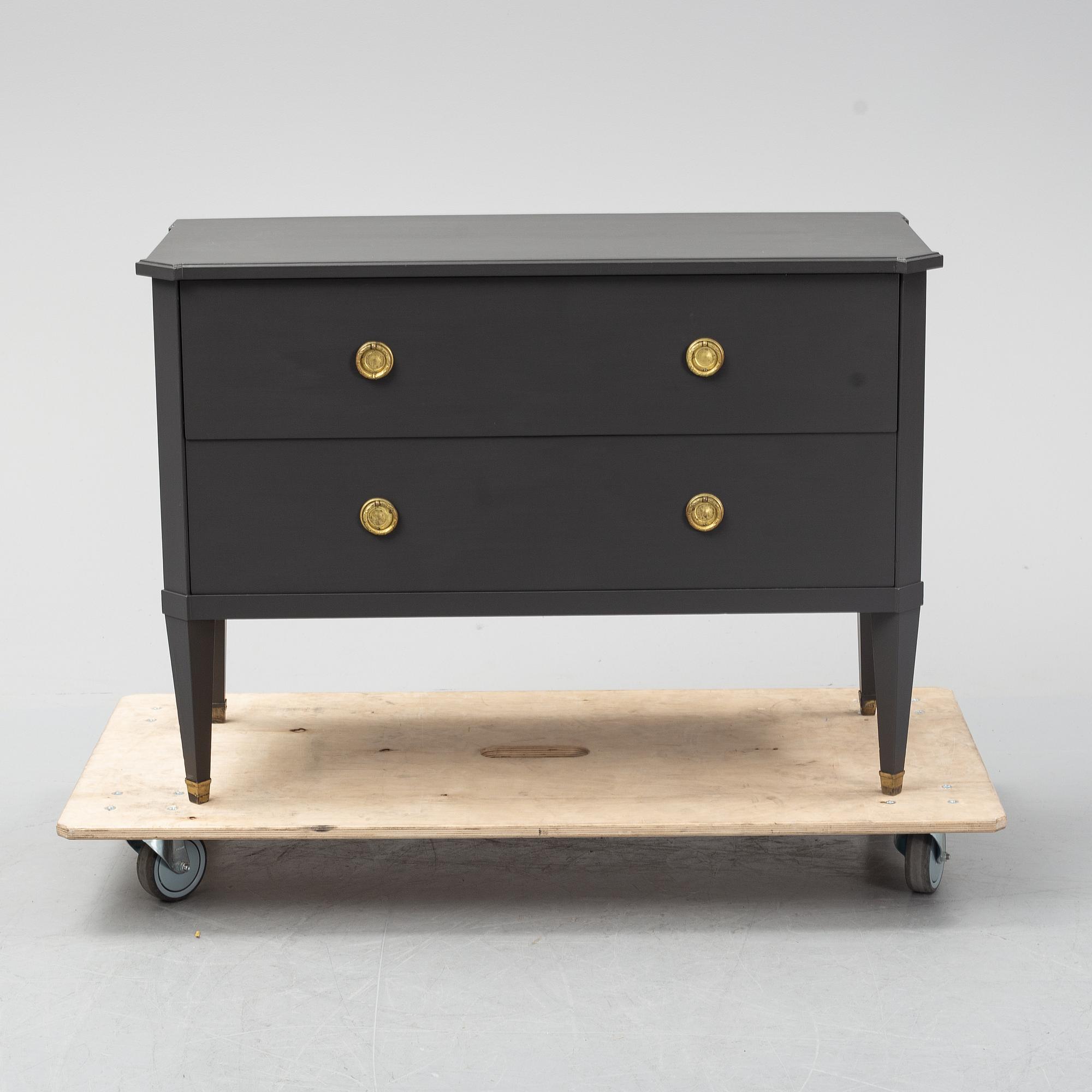 A chest of drawers from the first half of the 20th century.