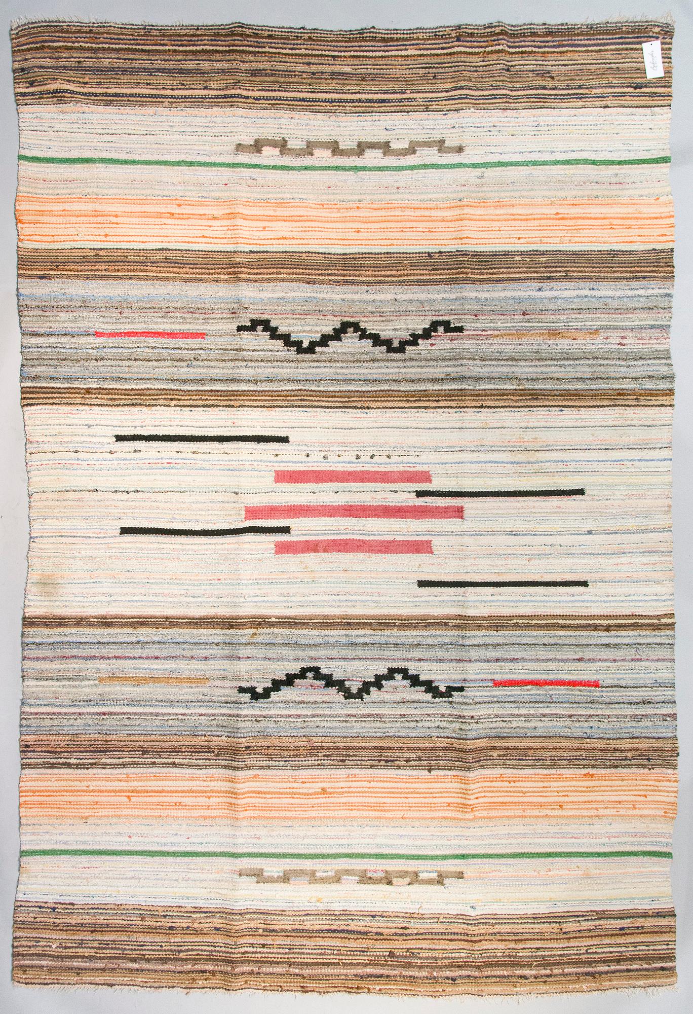 A 1930's Finnish rag rug. Circa 282 x 190 cm.