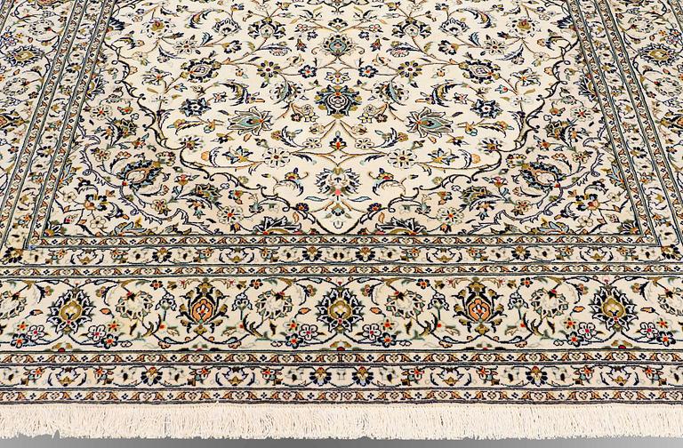 Matta, Keshan, ca 353 x 251 cm.