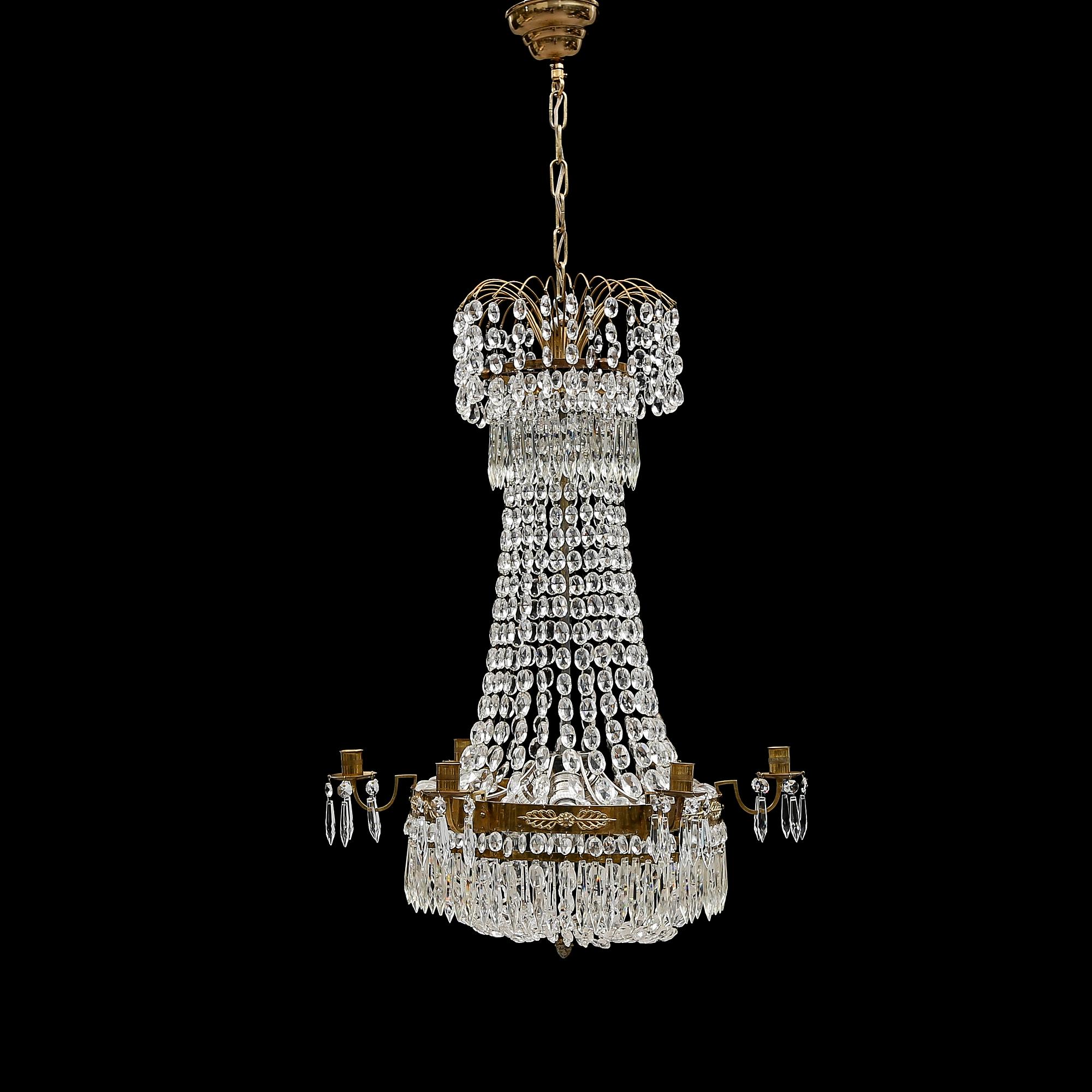 LJUSKRONA, gustaviansk stil, 1900-talets första hälft. Höjd ca 75 cm.