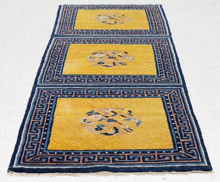 Matta, semiantik, Kina, ca 205 x 69 cm.