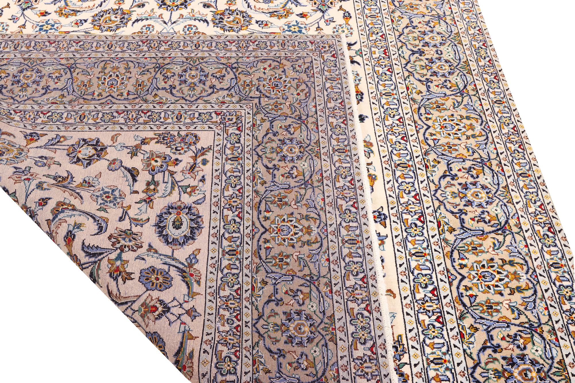 A Keshan carpet, c. 333 x 233 cm.