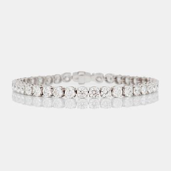 820. ARMBAND med briljantslipade diamanter totalt 12.05 ct. Kvalitet D-F/SI2. Alla stenar med certifikat.