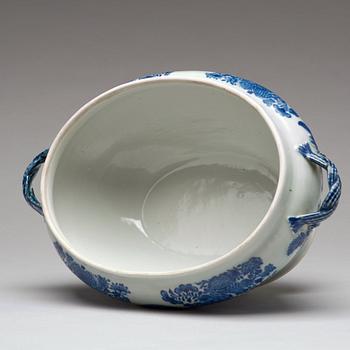 A blue and white Fitz-Hugh tureen with cover, Qing dynasty, about 1800.