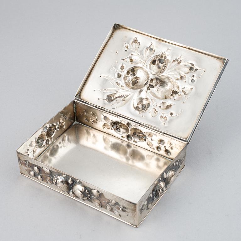 7 silver boxes.