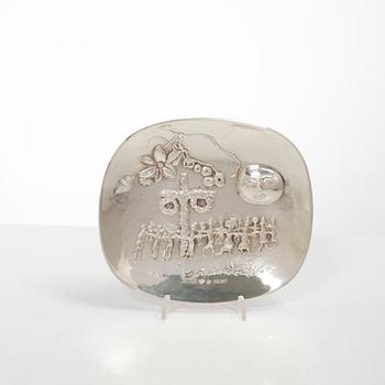 Olle Ohlsson, A silver dish, signed 1978 and numbered 78/350, Silvergillet AB, Malmö 1978.
