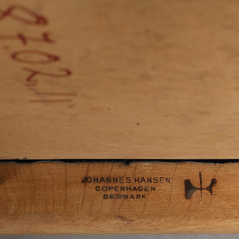 HANS J WEGNER, stolar, ett par "The Chair", Johannes Hansen, Köpenhamn.