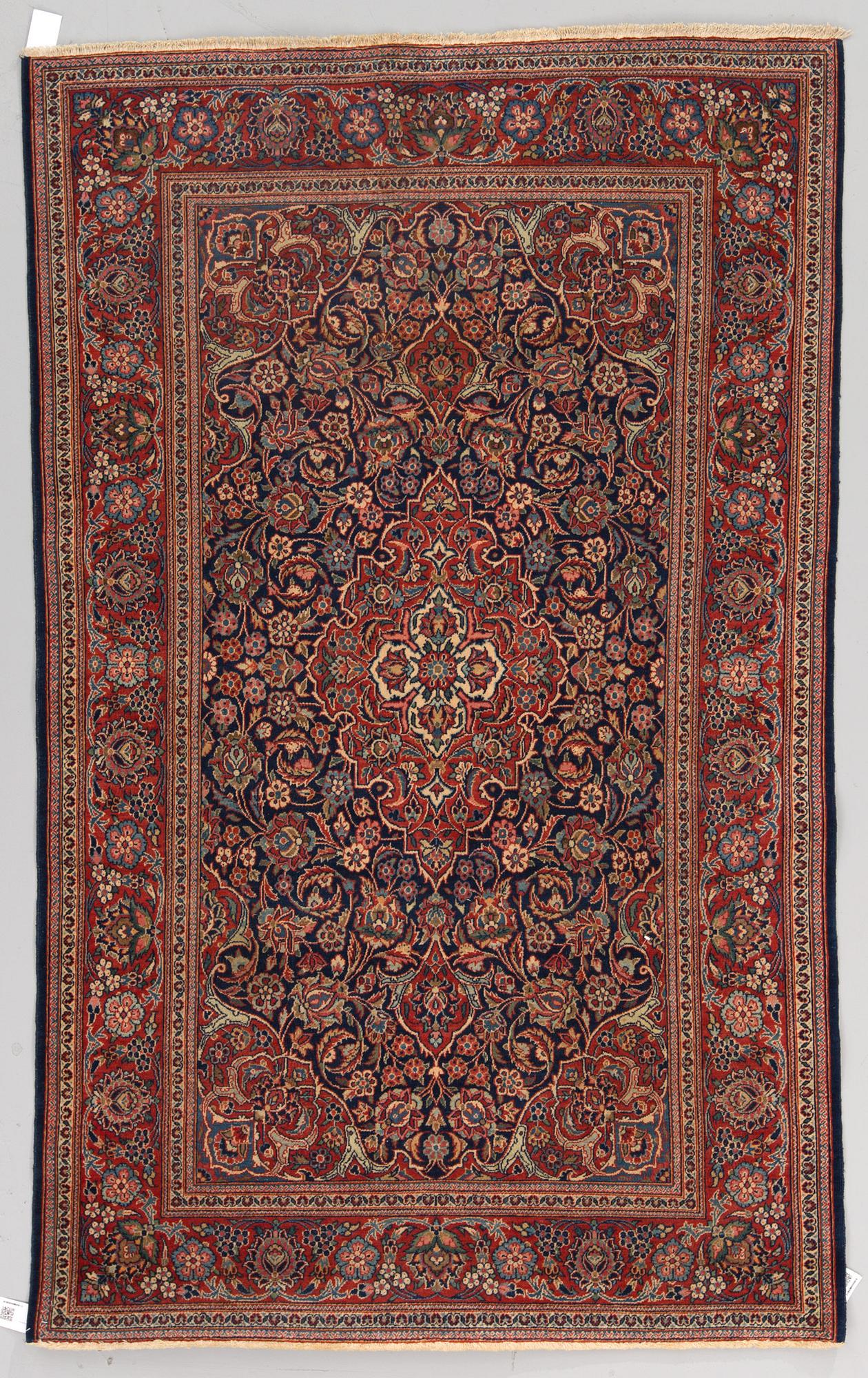 A RUG, a semi-antique Kashan, ca 210,5 x 132,5 cm.
