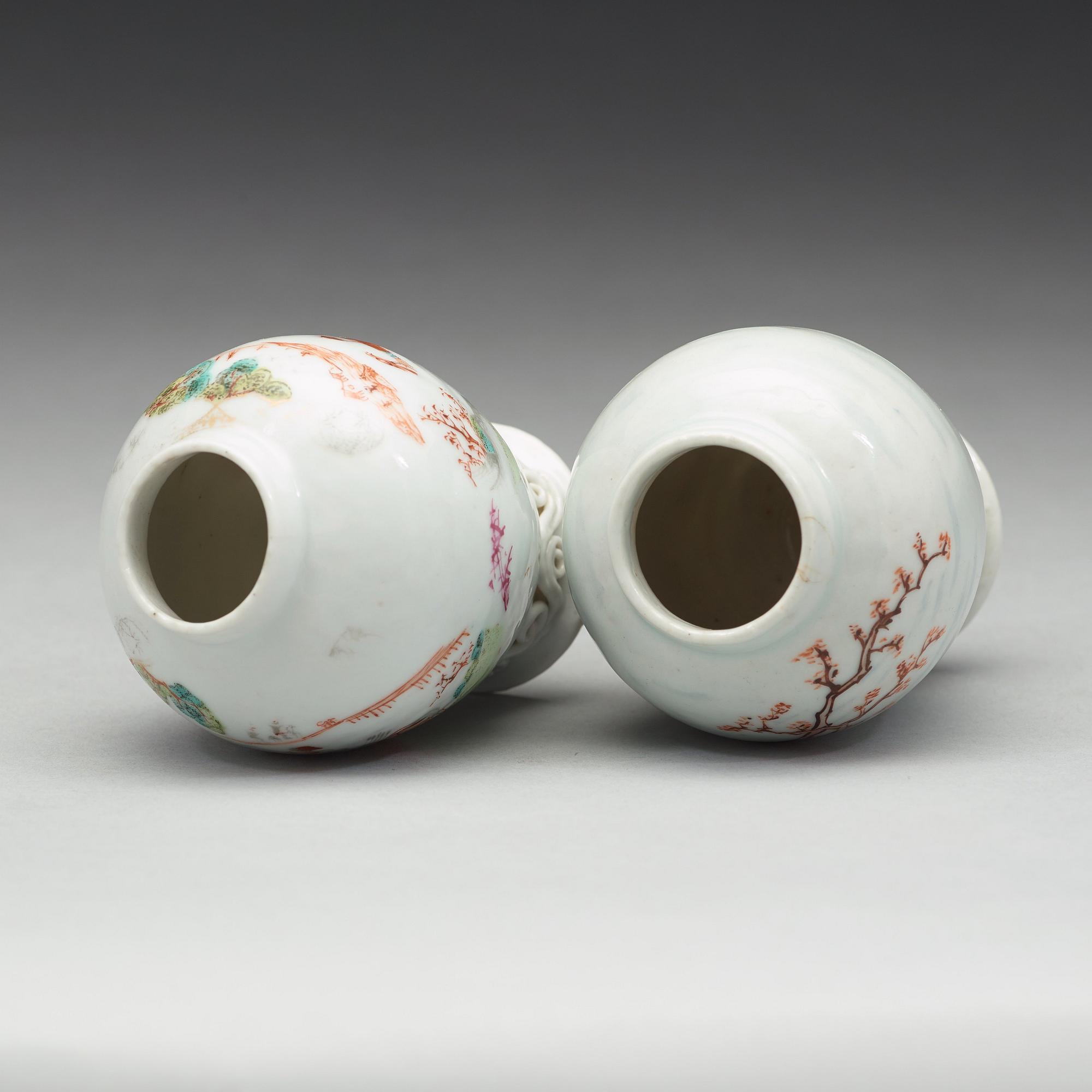 TEDOSOR, två stycken, kompaniporslin.  Qingdynastin, Qianlong (1736-95).