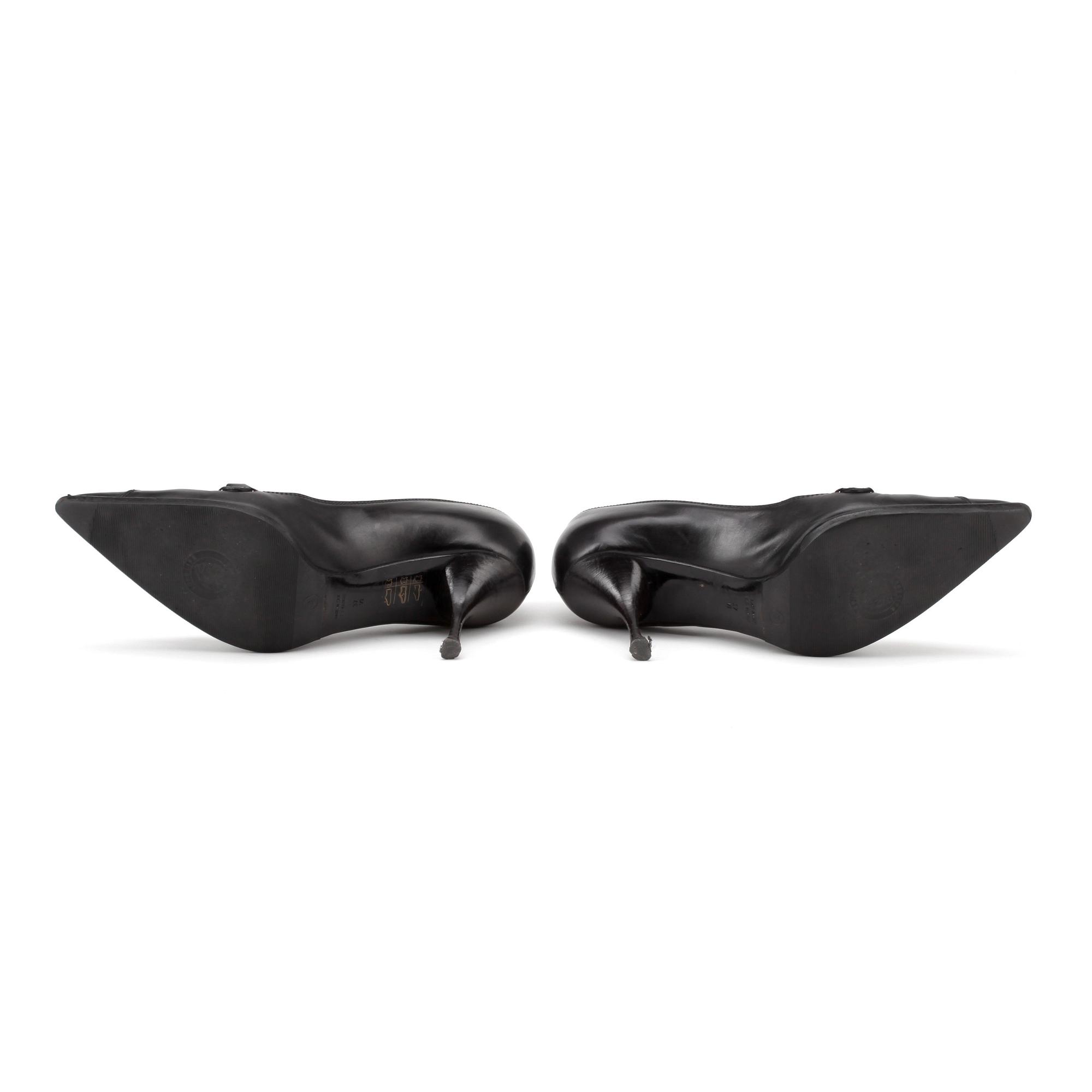 YVES SAINT LAURENT, ett par pumps. Storlek 37,5.