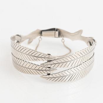 Gertrud Engel, för A Michelsen, armring, silver.