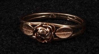 RINGAR, 5 st, 14K samt 18K guld. 16 gram.