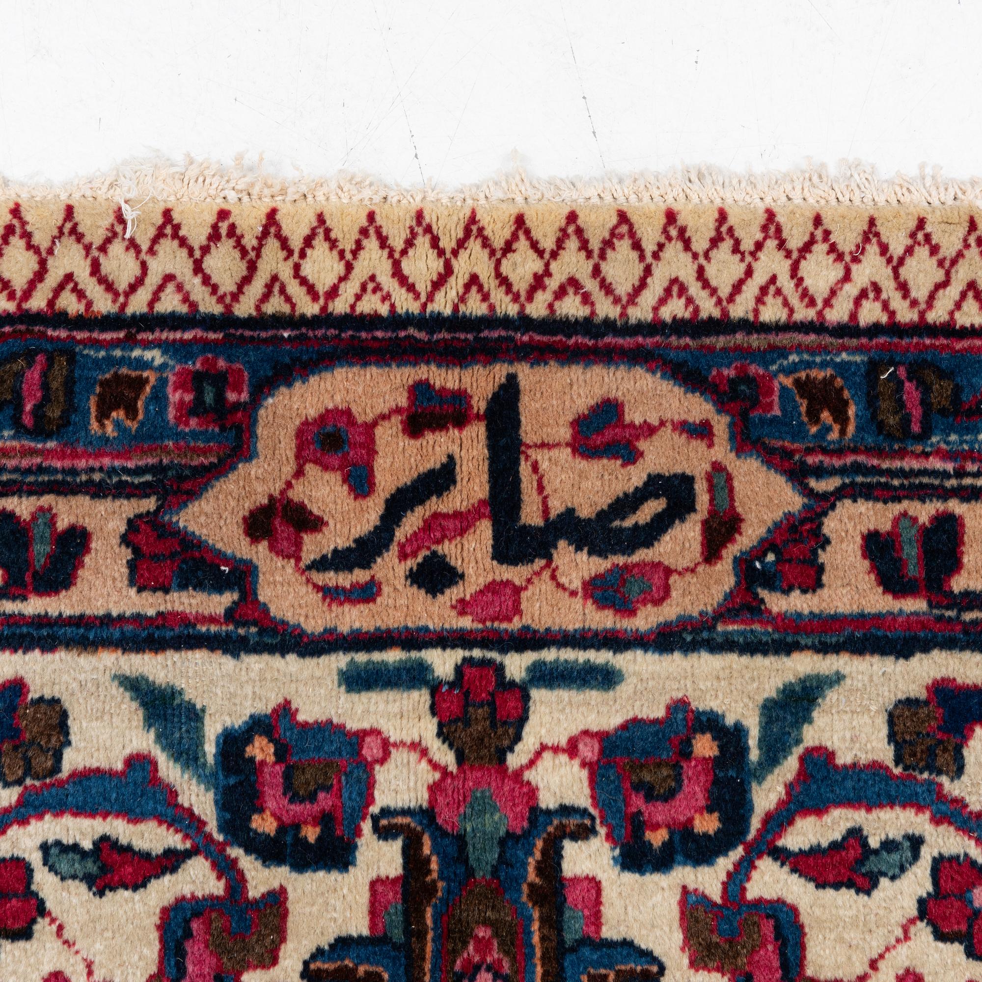 Matta, semiantik Meshed, signerad Saber, ca 369,5 x 300 cm.