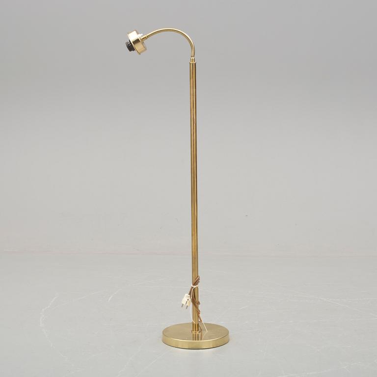 GOLVLAMPA, mässing, Josef Frank, modell 1838, Firma Svenskt Tenn.