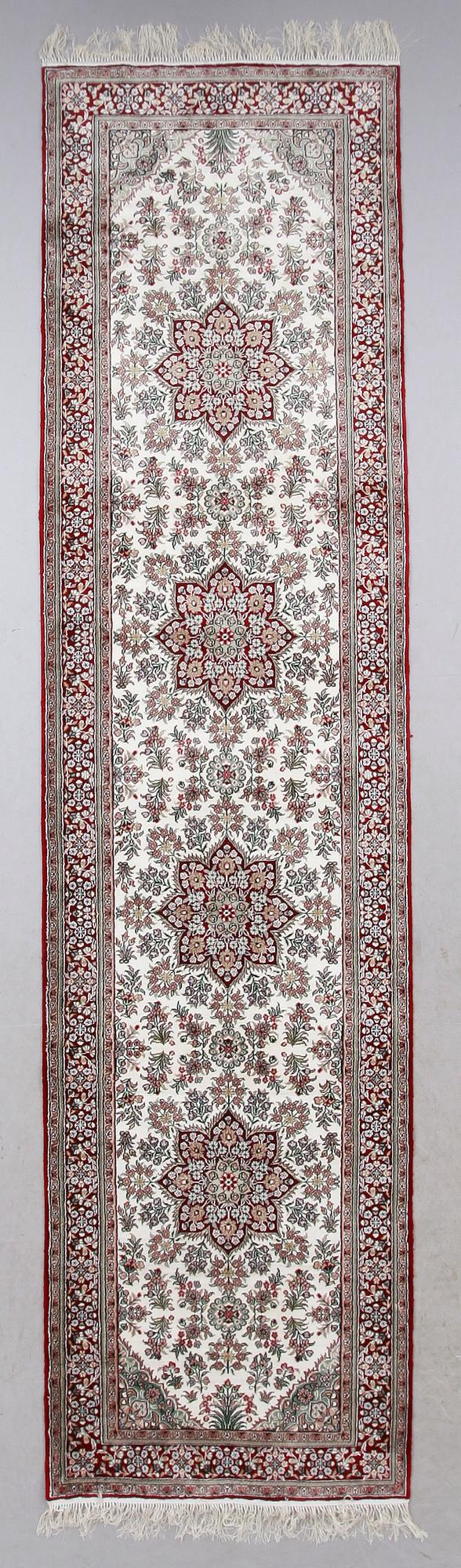 MATTA, orientalisk, ca 312 x 78 cm.