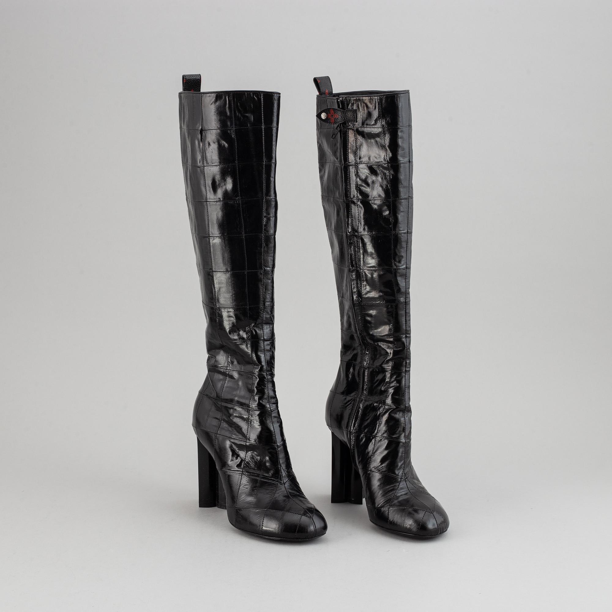 LOUIS VUITTON, a pair of letaher boots, size 37.