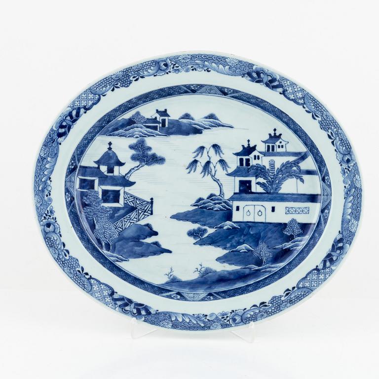 A blue and white serving dish, China, Qianlong (1736-95).