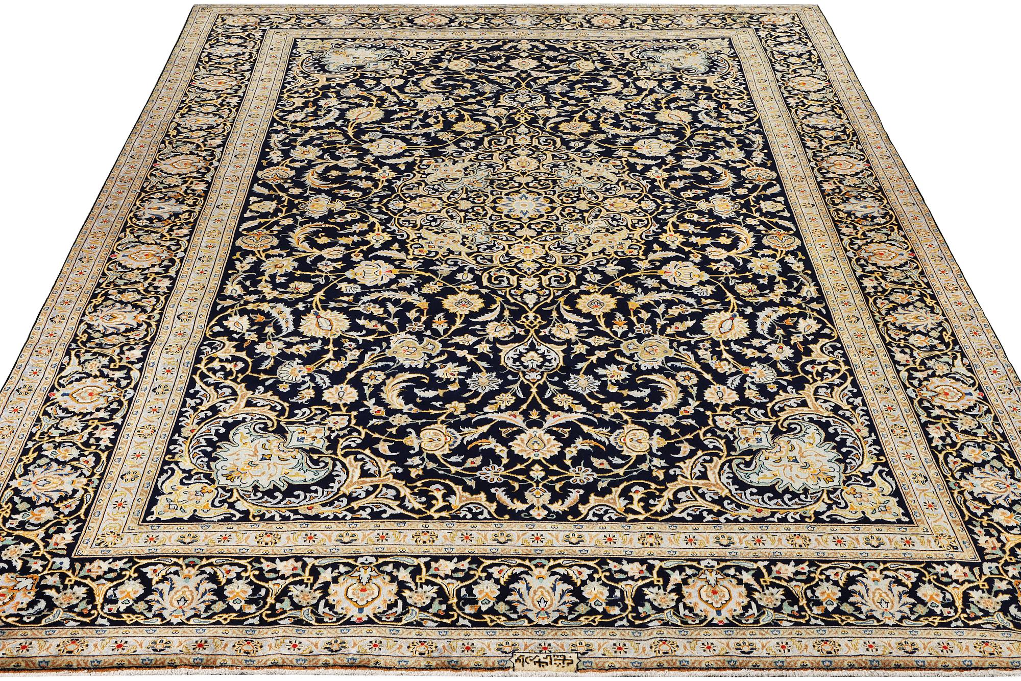 Matta, Keshan, ca. 376 x 266 cm.