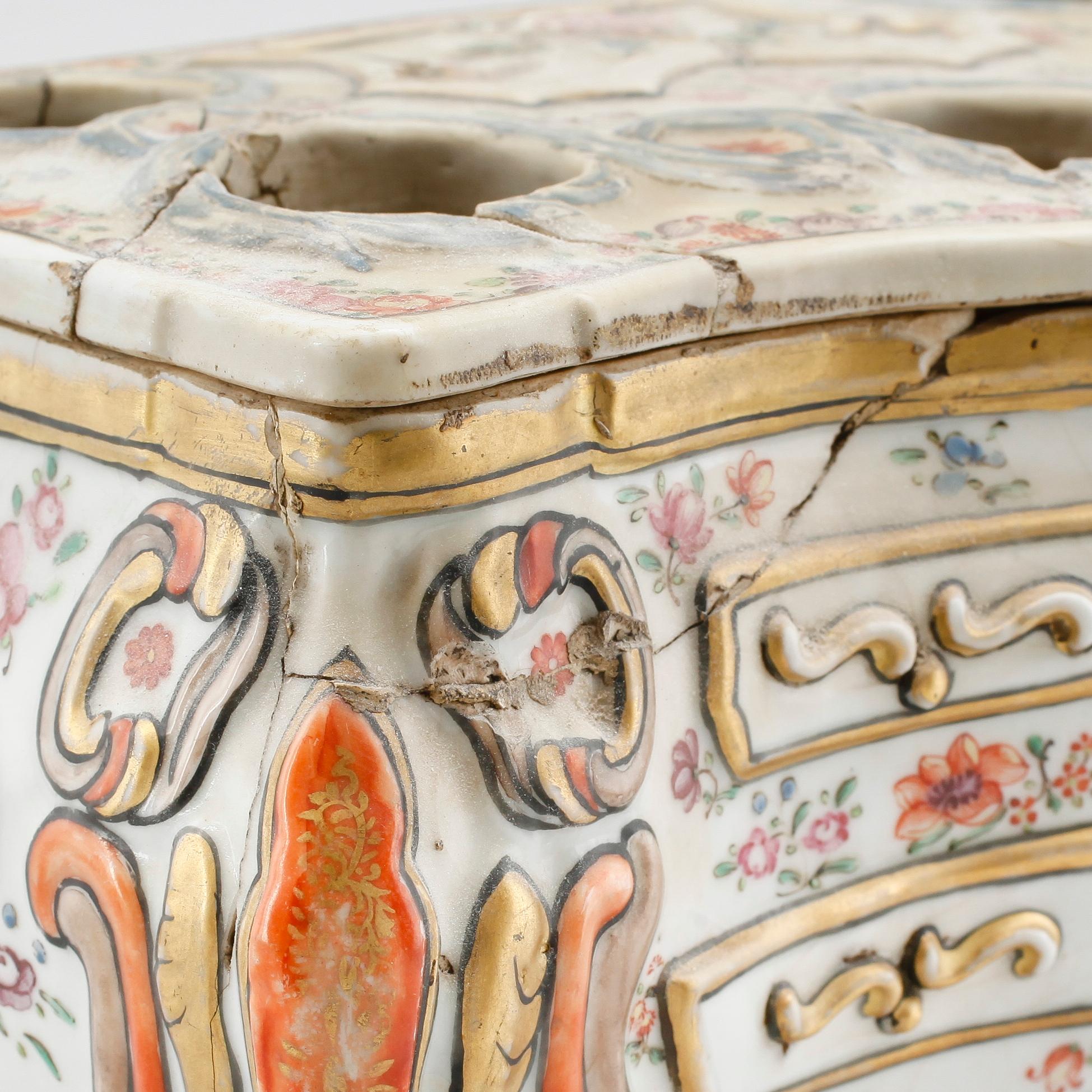 TULPANVAS, porslin, Kina, Qianlong 1736-1795.