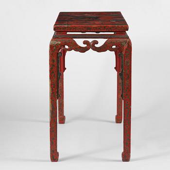 Altarbord, röd lack. Qingdynastin.