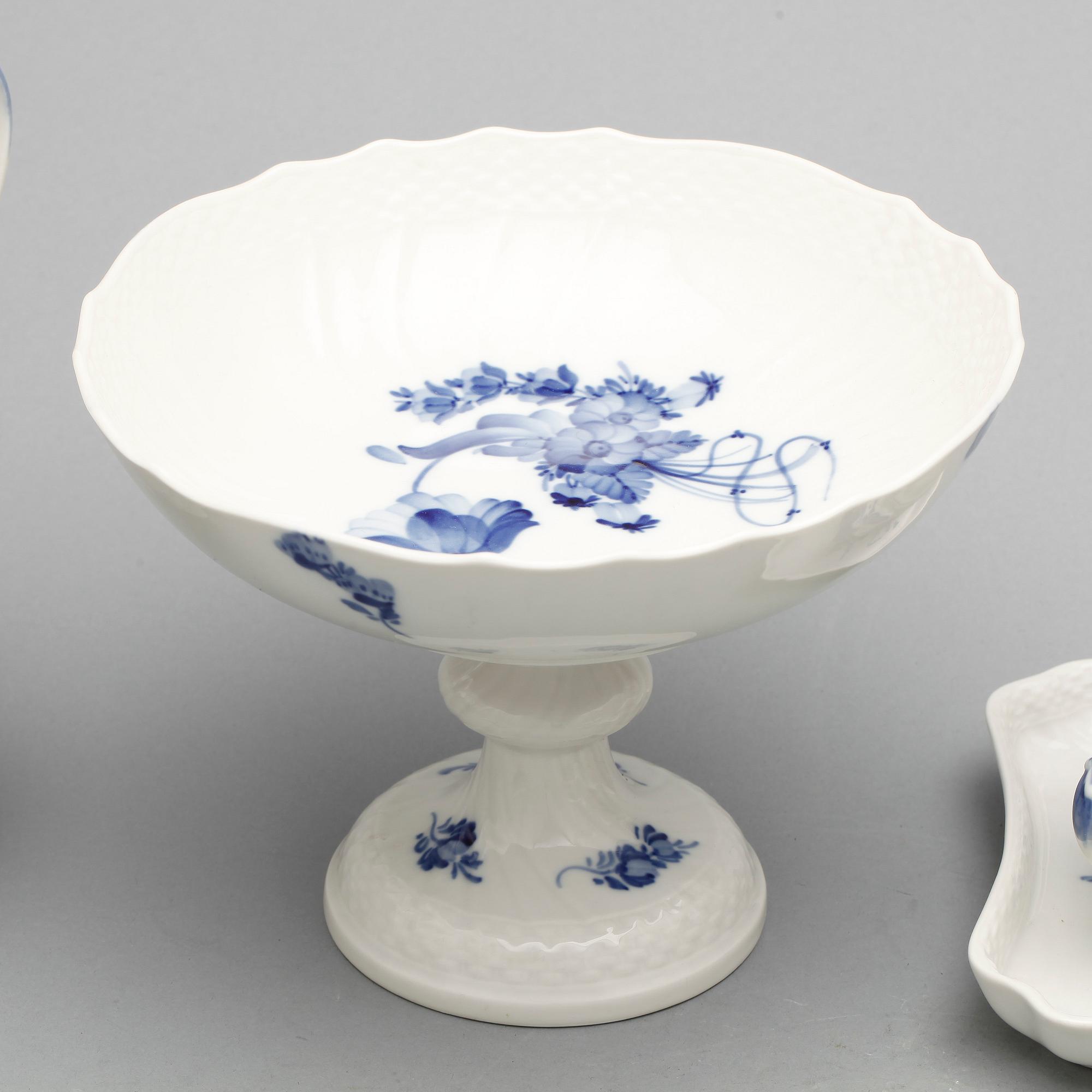 KAFFESERVIS, 31 delar, porslin, "Blå blomster", Royal Copenhagen, 1900-tal.