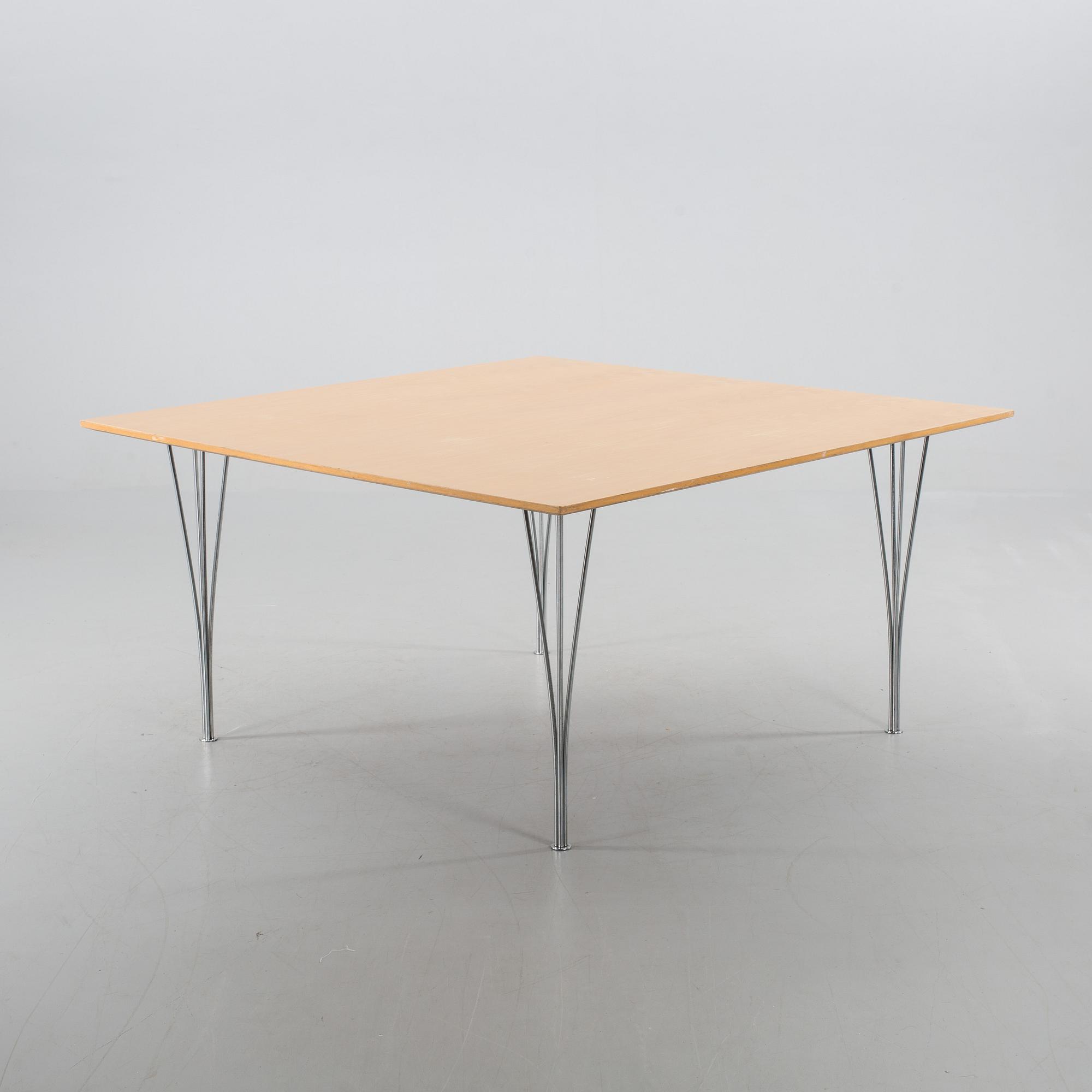 A FRITZ HANSEN TABLE. MADE IN DENMARK 1983.
