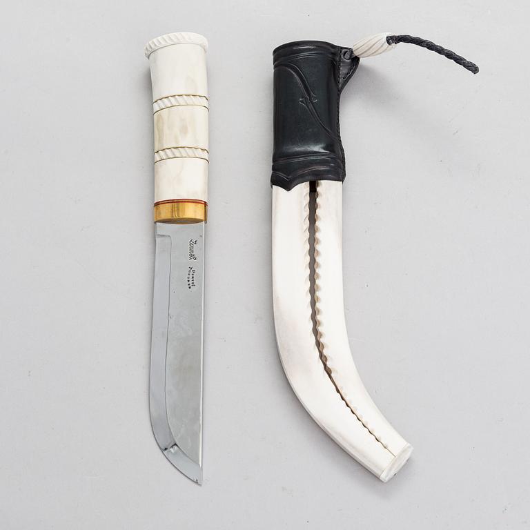 Puolisarvieuku / puukko, sign. Pentti Turunen, terä Ivan Linderborg, saamenkäsityö / duodji, 1900-luvun toinen puolisko.