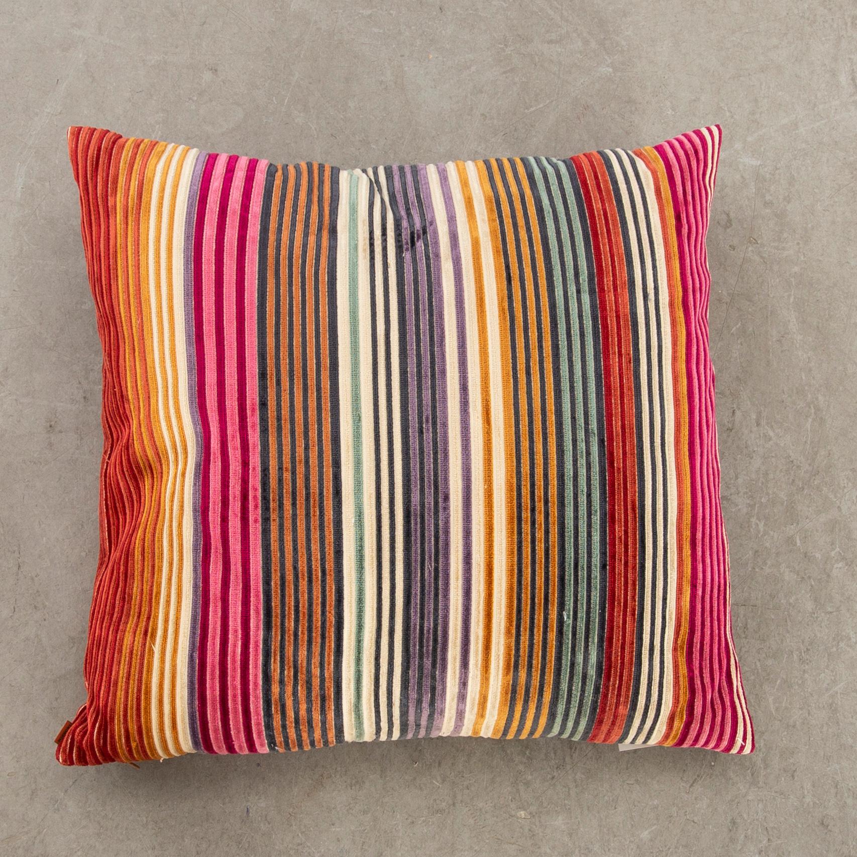 Ottavio Missoni, plädar 2 st samt kudde.