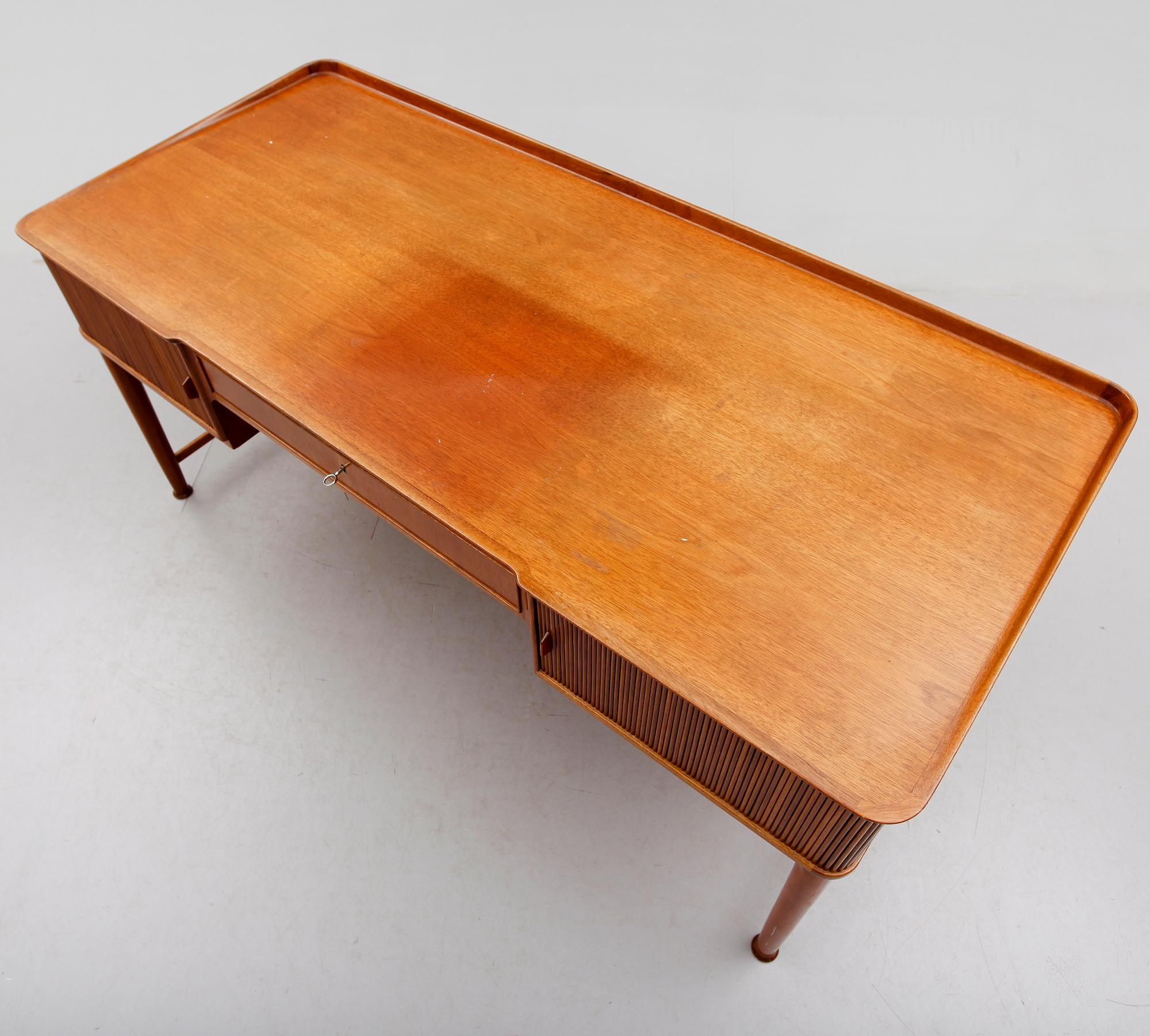 SKRIVBORD, 1900-talets mitt.