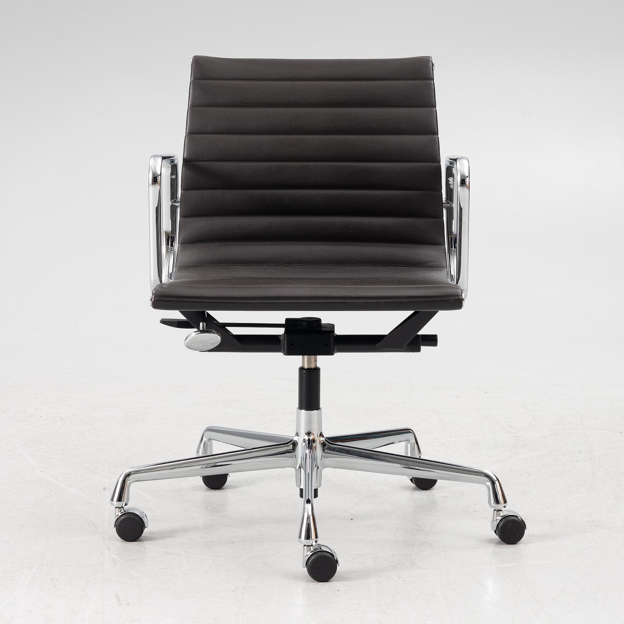 Charles & Ray Eames, kontorsstol, EA 117, Vitra, 2019.