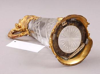 KARAFF, förgylld metall och glas, troligen Sankt Petersburg.