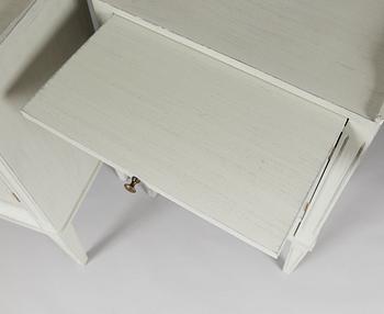 SÄNGBORD, 1 par, gustaviansk stil, 1900-talets andra hälft.
