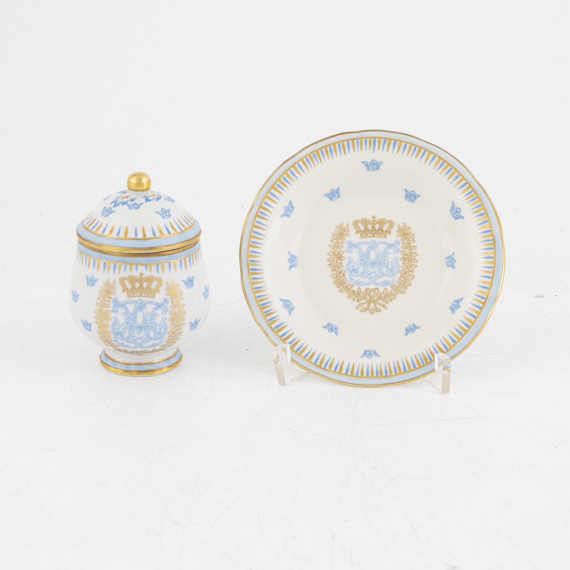 Crèmekoppar med lock och fat, 12 st, porslin, Rörstrand, 1900-talets andra hälft.