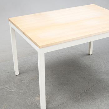 Matbord, 'Multi-O', Nirvan Richter för Norrgavel, 2000-tal.