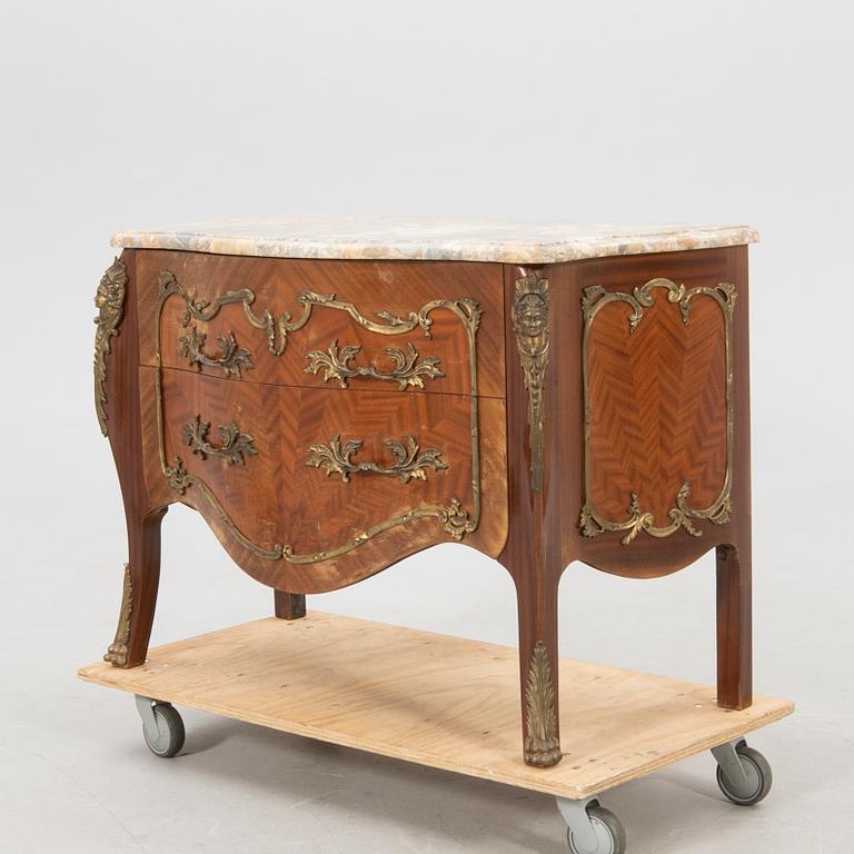 Chest of drawers in Louis XV style, mid-20th century.